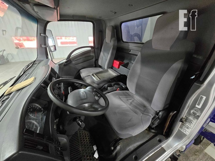 2018-isuzu-nrr-image-9