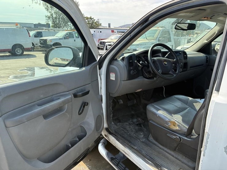 2013-chevrolet-silverado-2500-image-14