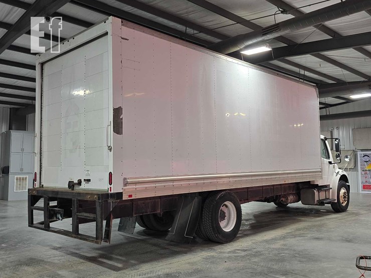 2020-freightliner-business-class-m2-106-image-3