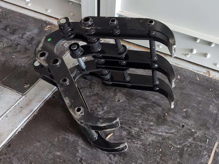 mini-excavator-wood-grab-attachment-image-2