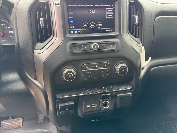 2021-chevrolet-silverado-2500hd-image-17