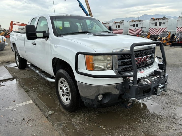 2012-gmc-sierra-3500-image-2