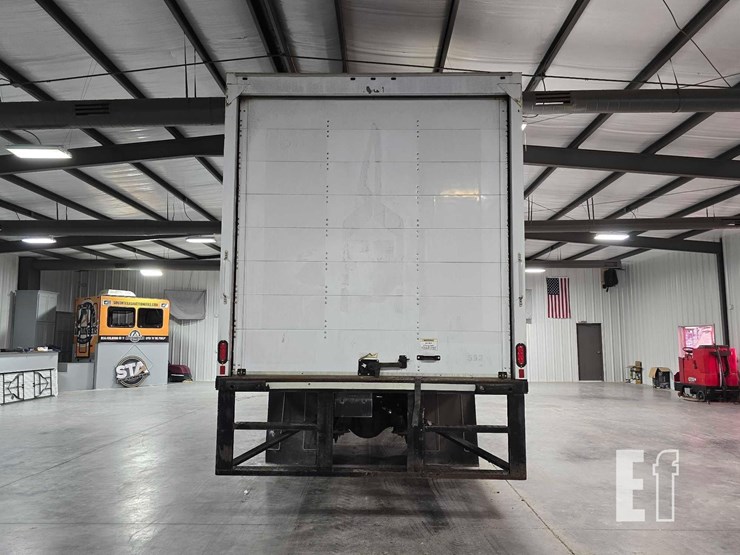 2020-freightliner-business-class-m2-106-image-8
