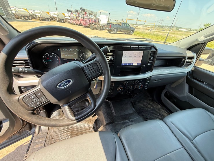 2023-ford-f250-image-17