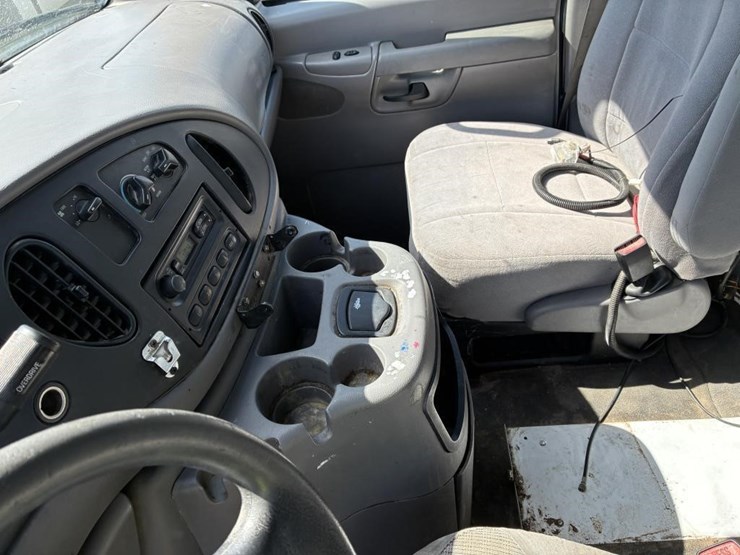 2002-ford-e350-image-23