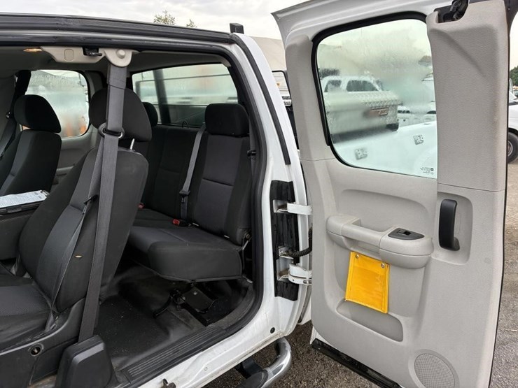 2012-gmc-sierra-3500-image-15