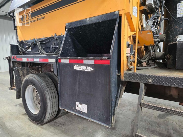 2006-gmc-topkick-c8500-image-21