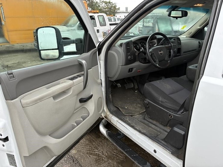 2012-gmc-sierra-3500-image-16