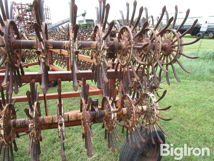 crustbuster-front-fold-rotary-hoe-image-16