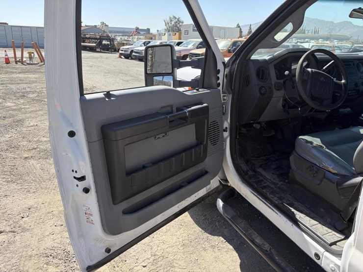 2014-ford-f350-xl-image-11