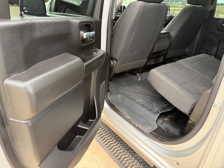 2021-chevrolet-silverado-2500hd-image-21