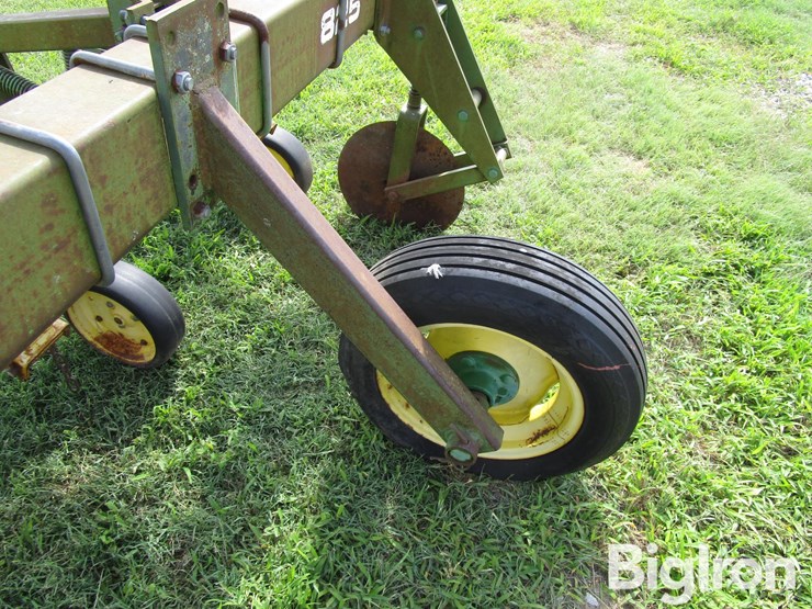 john-deere-825-image-11