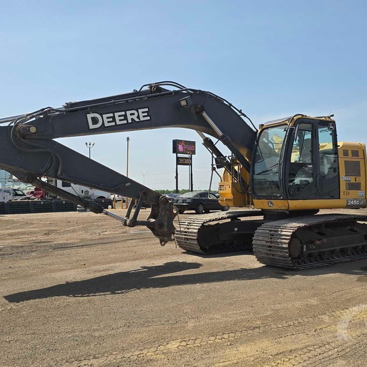 2018 DEERE 245G LC