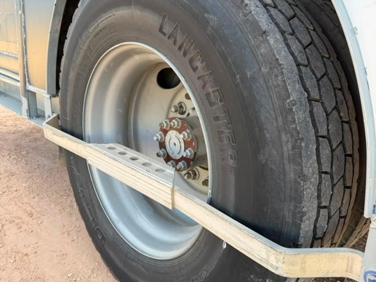 2017-international-durastar-4300-image-25