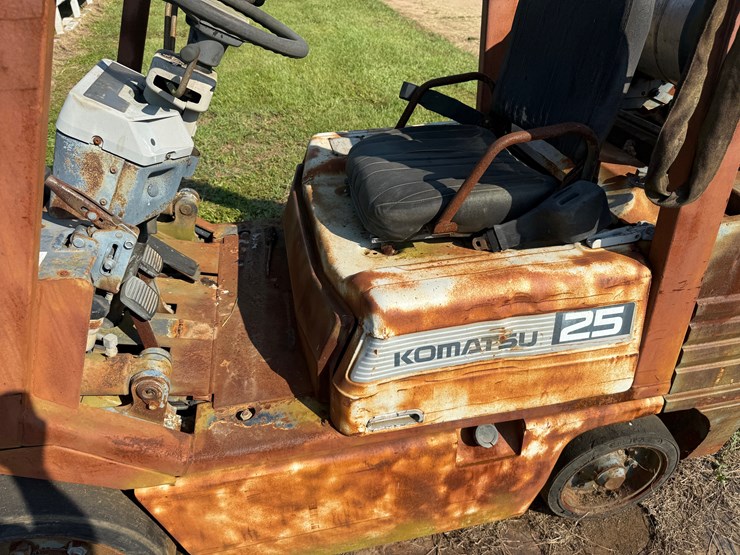 komatsu-fg25st-11-image-12
