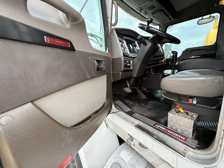 2012-kenworth-t800-image-25