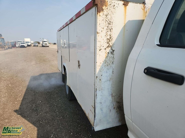 2011-ram-5500-4x4-s/a-service-truck-image-36