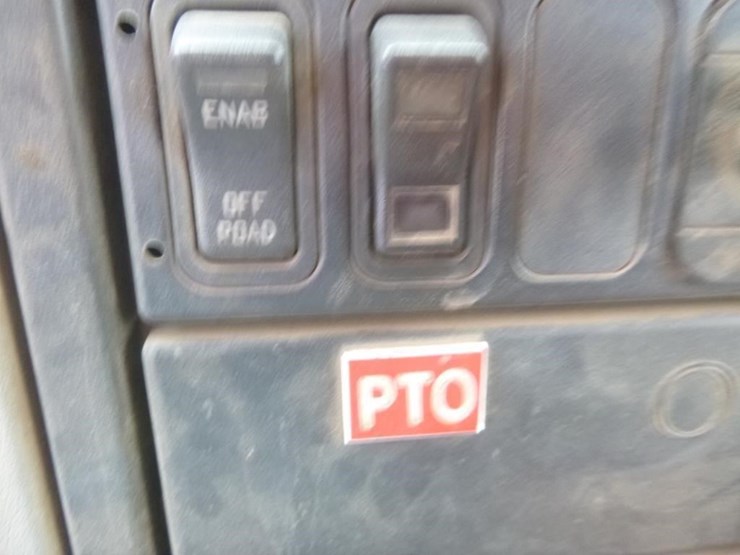2013-international-durastar-4300-image-6