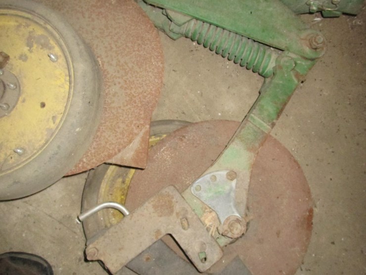 john-deere-planter-fertilizer-openers/disc-assemblies-image-14