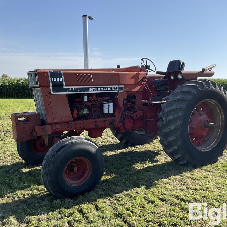 1976 INTERNATIONAL 1566