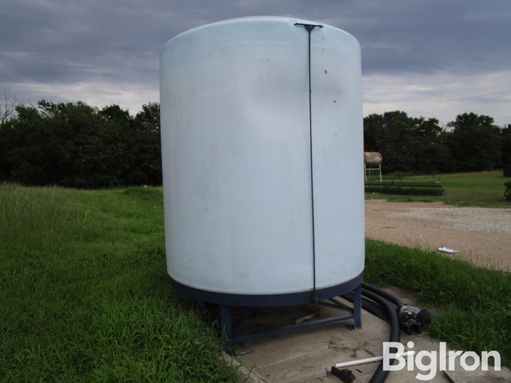 3000-gal-water-tank-on-skid,-hose-and-fittings-image-5