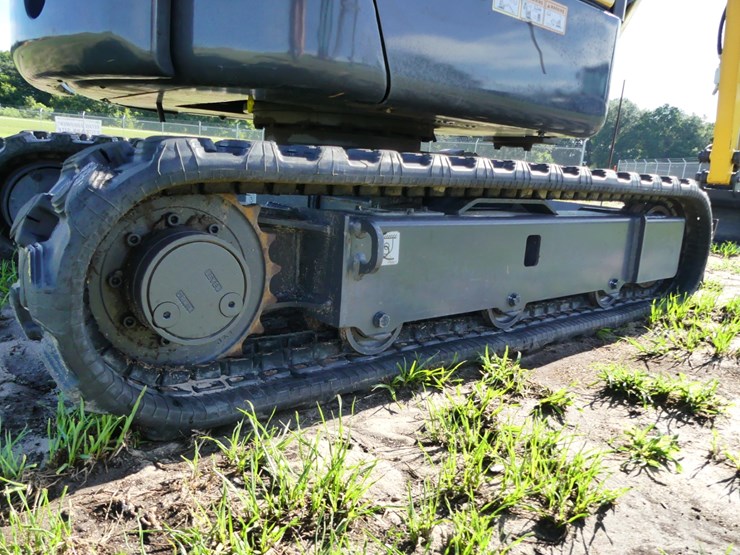 new-holland-e17c-image-5