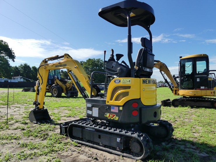 new-holland-e17c-image-4