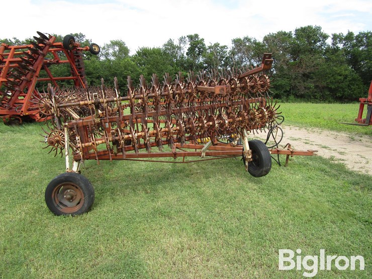 crustbuster-front-fold-rotary-hoe-image-4