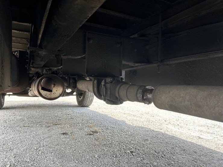 2001-gmc-t7500-image-34