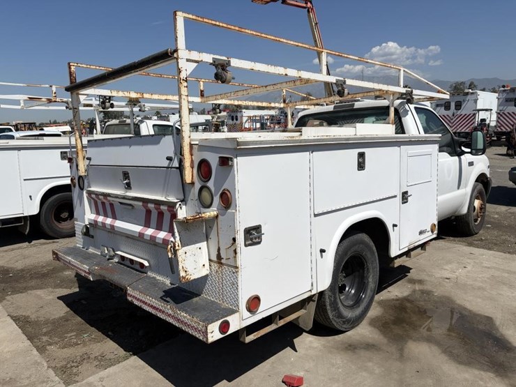 2004-ford-f350-image-3