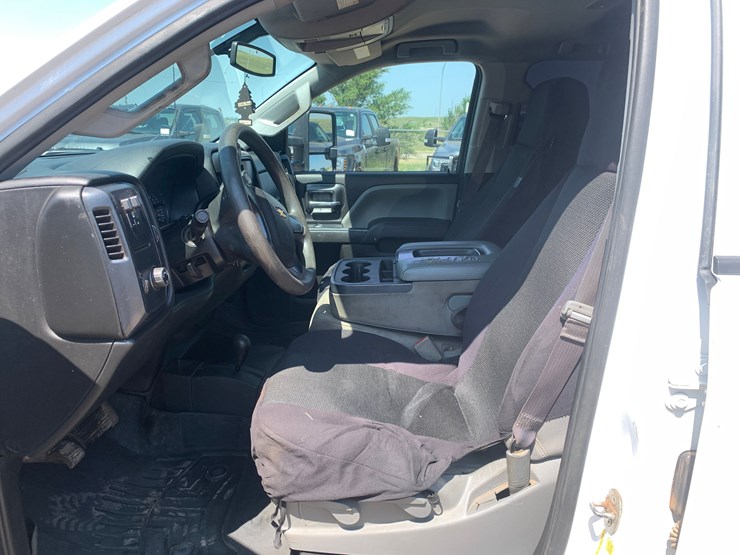 2017-chevrolet-silverado-2500hd-image-6