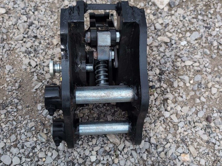 i-ranch-mini-excavator-quick-attachment-image-2
