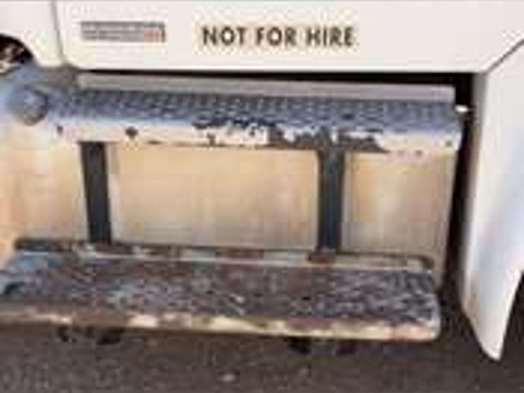 2007-freightliner-m2-106-image-9