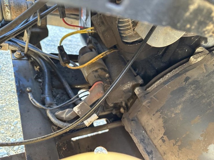 2014-john-deere-gator-xuv-550-image-27