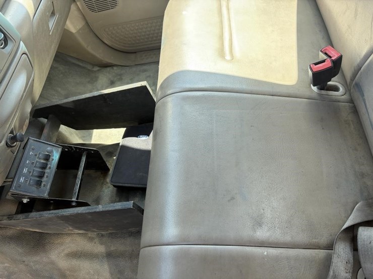 2004-ford-f350-image-17