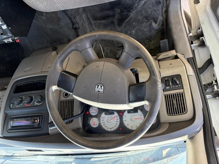 2006-dodge-2500-image-12