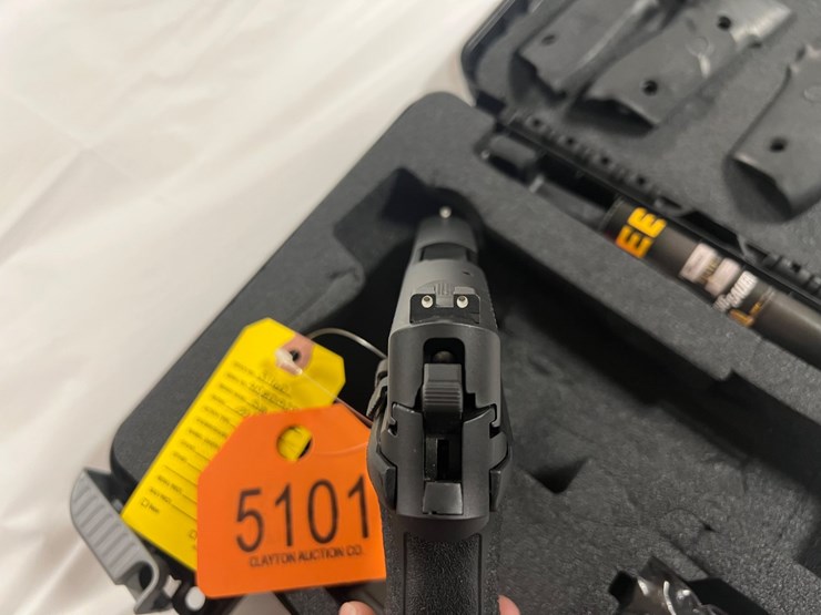 #5101-•-sig-sauer-m11-a1-9mmx19-image-4