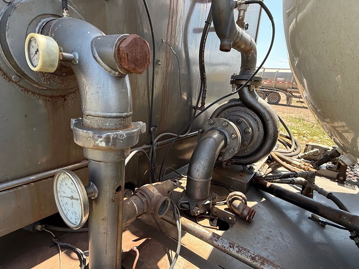 2012-john-deere-6068hf485-image-12