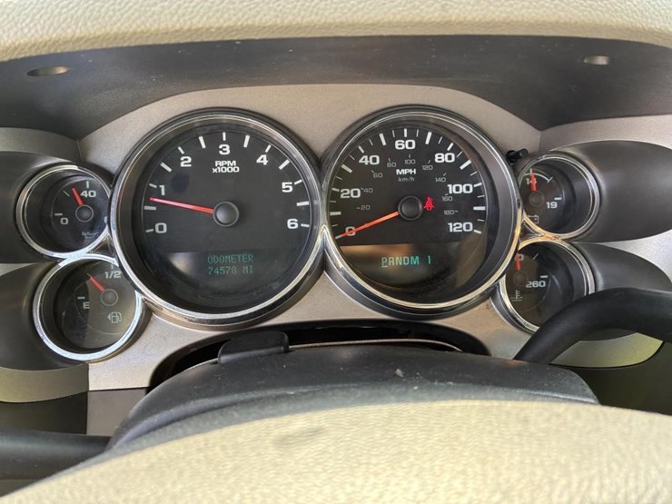 2013-chevrolet-silverado-2500-image-17