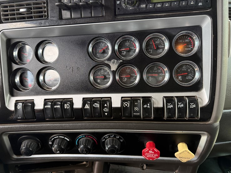 2012-kenworth-t800-image-28
