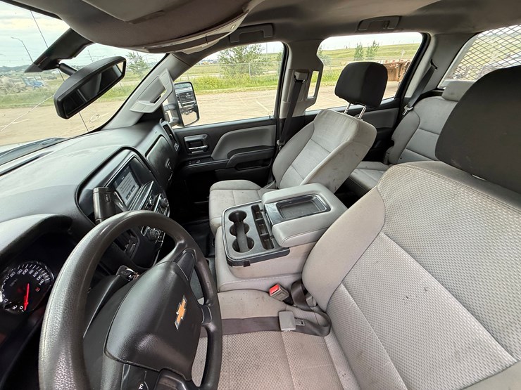 2018-chevrolet-silverado-2500hd-image-14