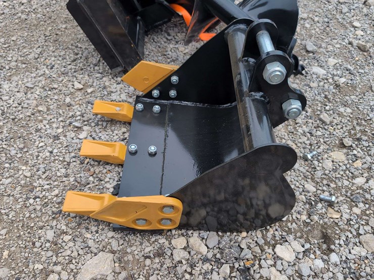 i-ranch-mini-excavator-40cm-tooth-bucket-image-2