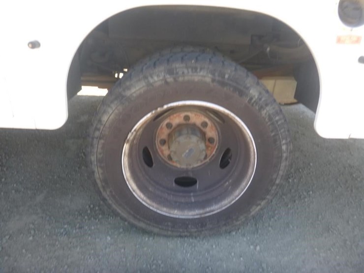 2004-ford-f550-image-17