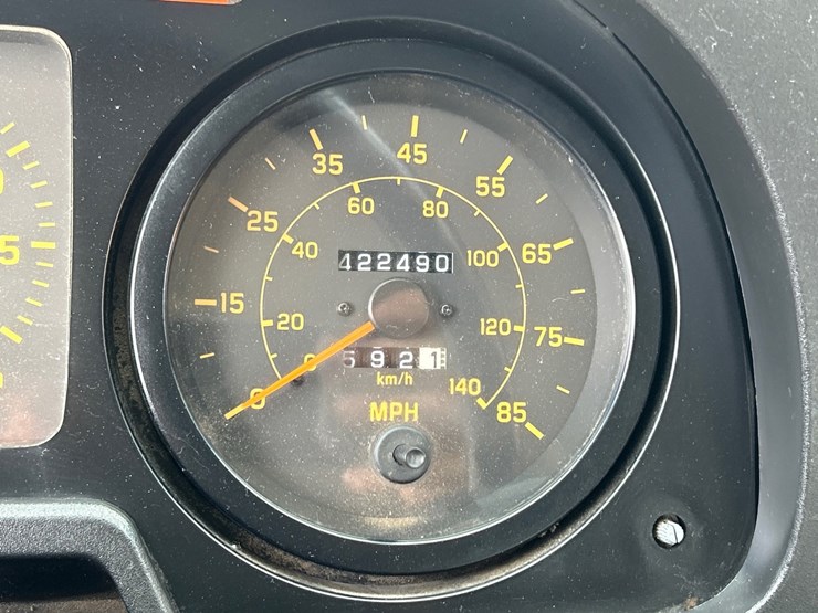 2001-gmc-t7500-image-52