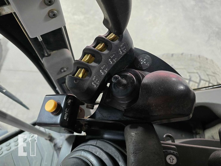 2014-caterpillar-160m2-image-22