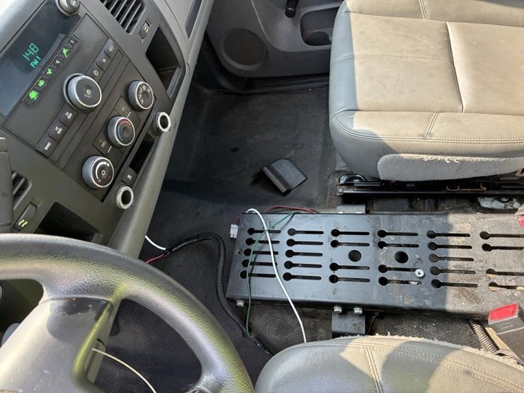 2013-chevrolet-silverado-2500-image-19