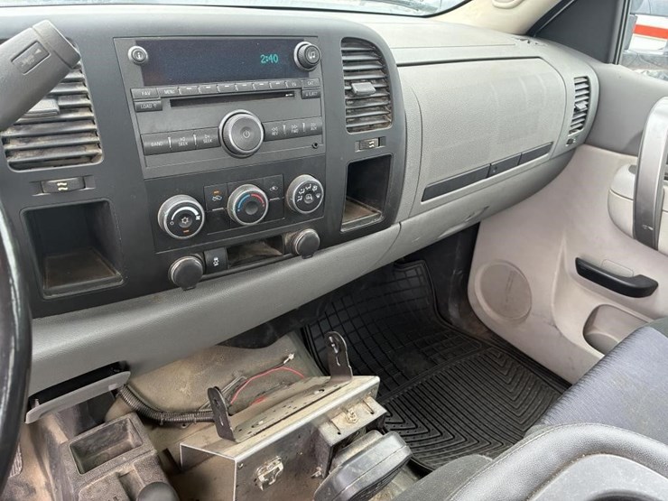 2012-gmc-sierra-2500-image-19