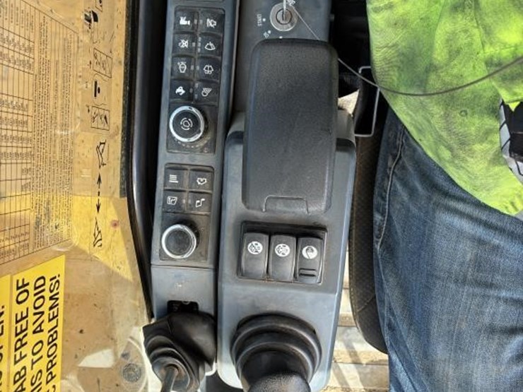 2022-xcmg-xe80u-image-25