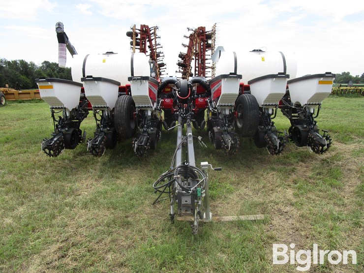 2023-massey-ferguson-pa-w12-12r30-front-fold-planter-w/liquid-fertilizer-image-2