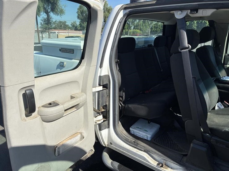 2012-gmc-sierra-2500-image-17